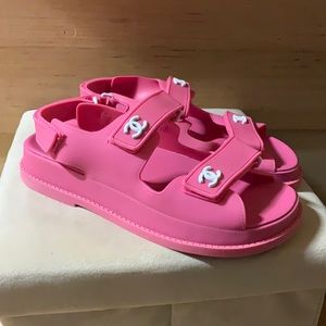 Dupe C*C strappy sandals